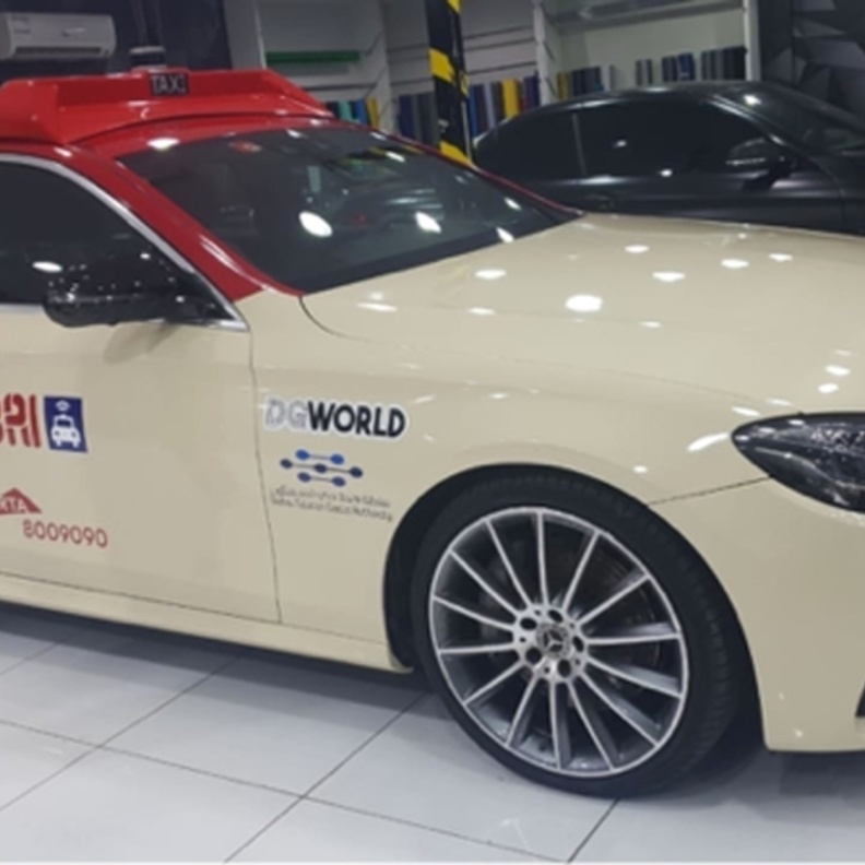 الإمارات تعلن عن إطلاق التشغيل التجريبي لأول مركبة أجرة ذاتية القيادة