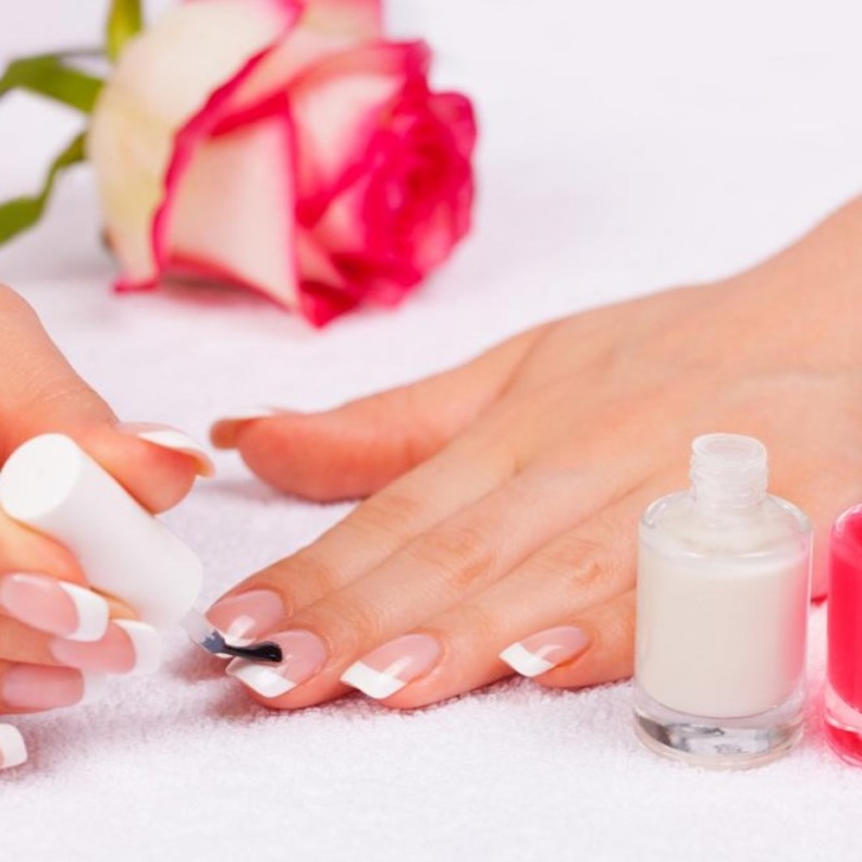 طلاء الاظافر يرتبط بالاصابة بالسرطان