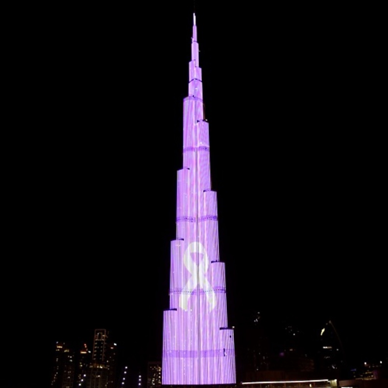 برج خليفة باللون الودري في أكتوبر 2018 للتوعية بسرطان الثدي 