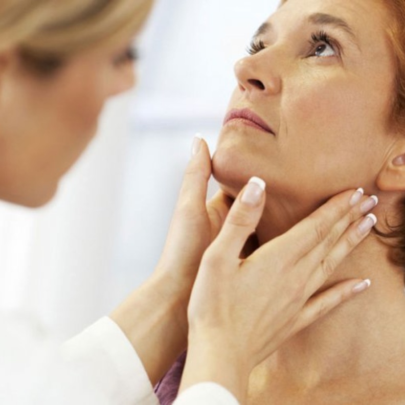 زيت الخروع يوضع على الغدد اللمفاوية فيعالج التورم