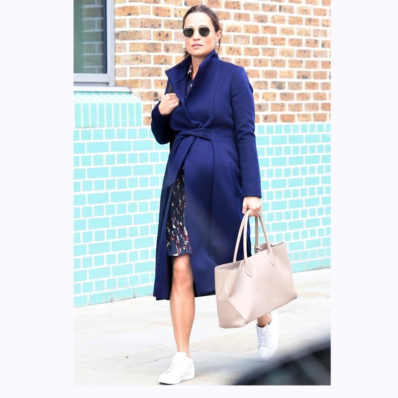 بيبا ميدلتون Pippa Middleton بفستان ساحر يظهر حملها