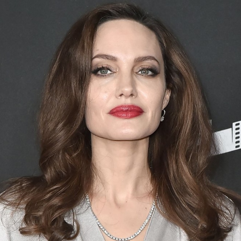 عائلة وأصدقاء بريتني سبيرز (Britney Spears) يحاولون إقناعها بالدخول مصحة للعلاج النفسي