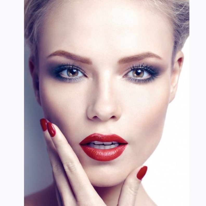 ضع اللون الداكن على الأطراف الحادة من الوجه