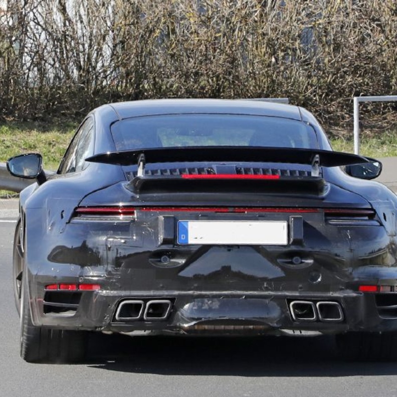 "بورشه" تكشف عن نسخة جديدة من "كاريرا إس" نوفمبر المقبل