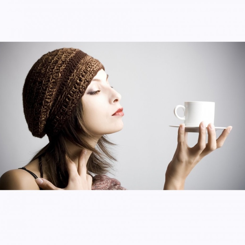 يتسبب رجيم النسكافيه في ظهور الهالات السوداء تحت العين قبل الزفاف