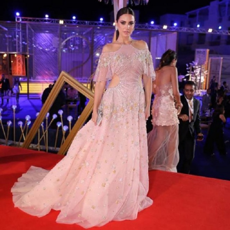  فستان من طوني ورد