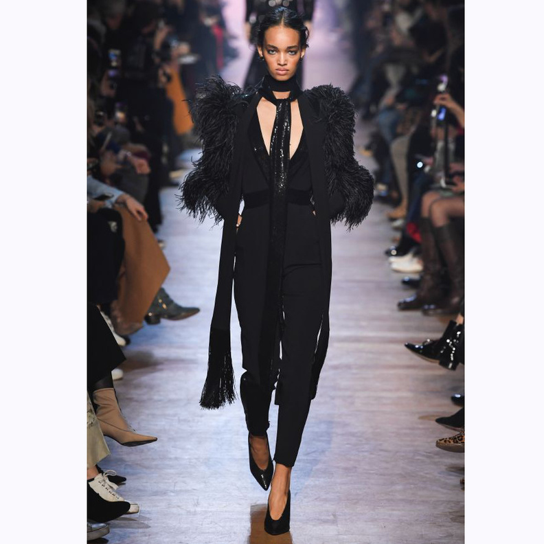  Elie Saab جمبسوت أسود للسهرة من