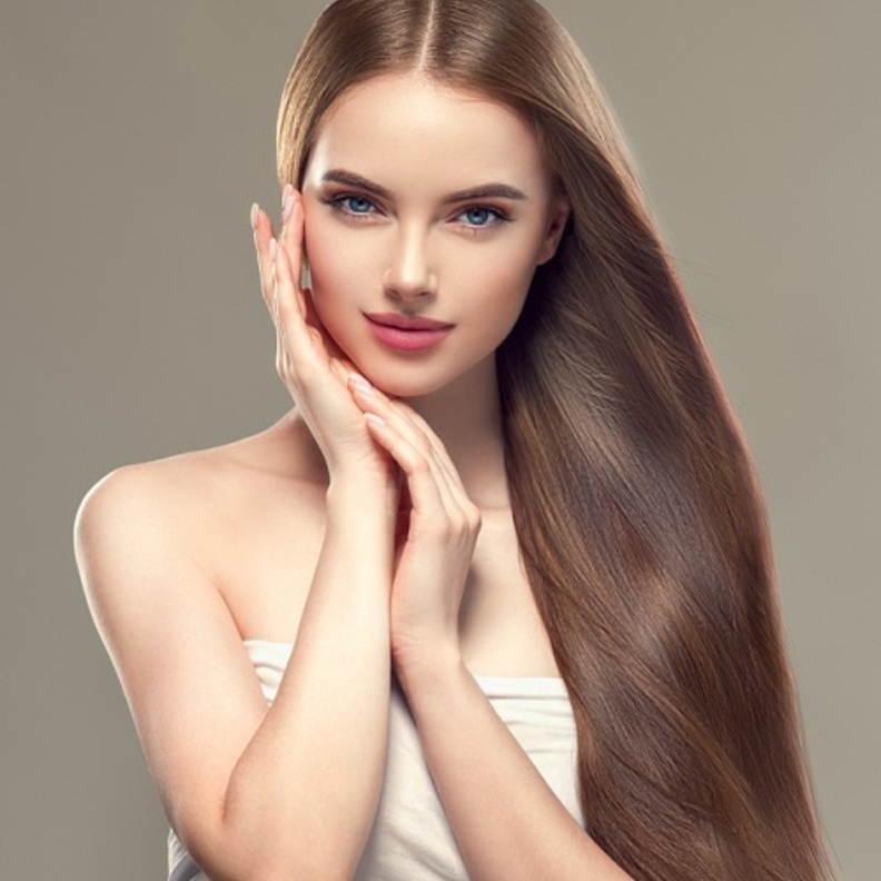 تعرفي على فوائد زيت الأركان في تطويل الشعر