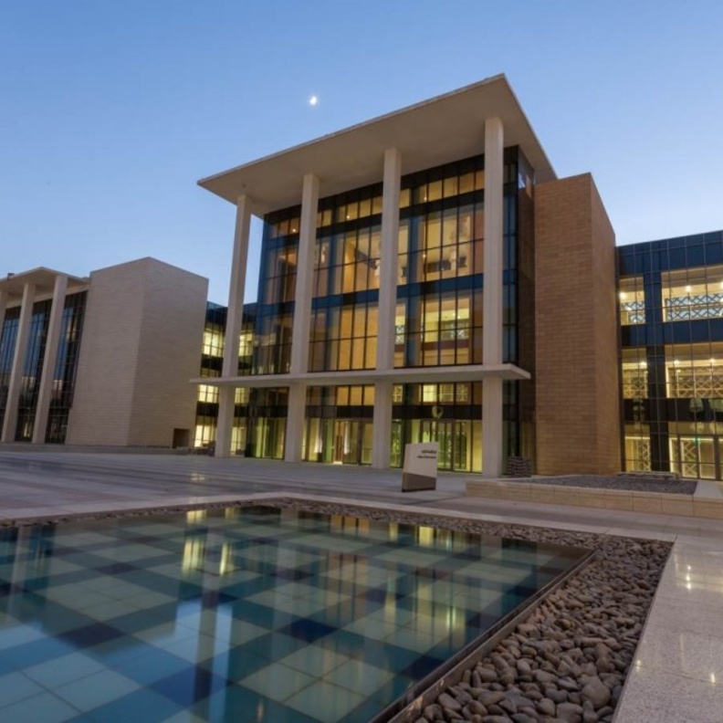 جامعة نورة تطلق برنامج الموضة الباريسية في كلية الفنون والتصميم