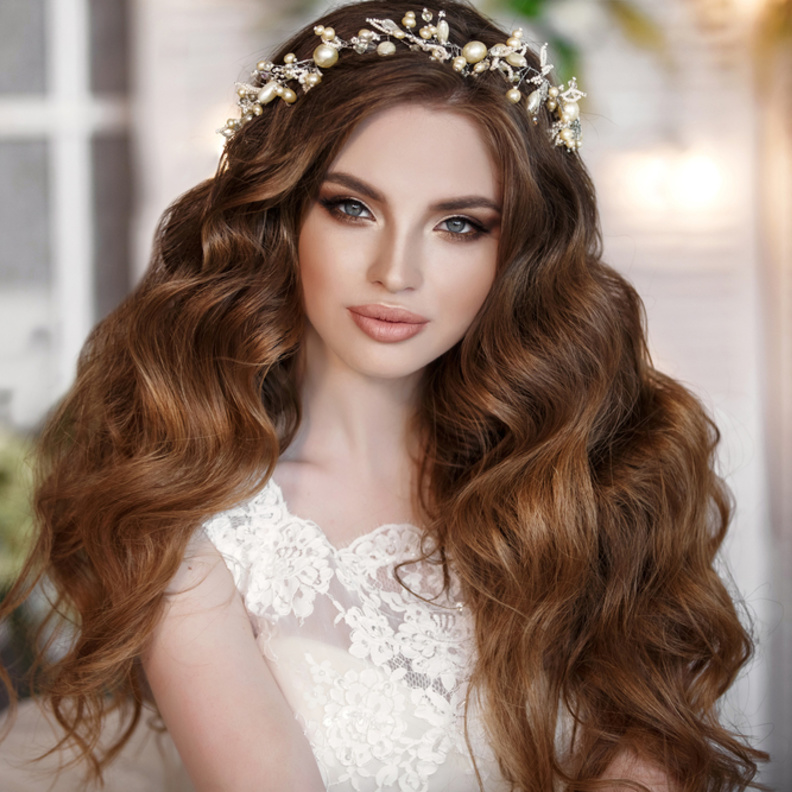 تميزي بتسريحتك المجعدة في يوم زفافك