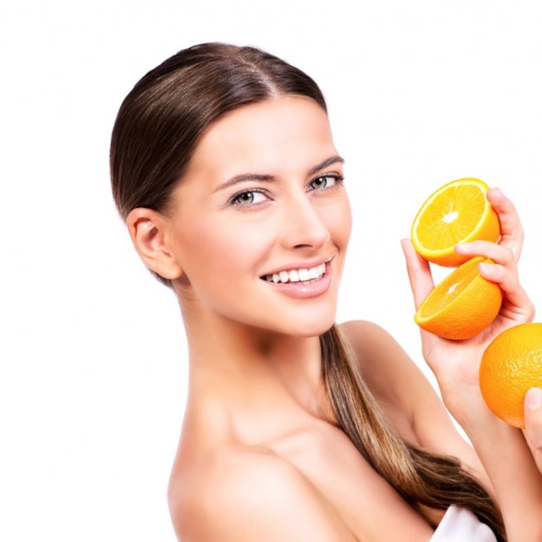 فيتامين سي يغزز نمو الشعر ويقلل من تساقطه