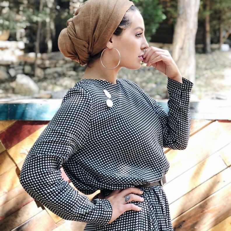  اكسسوارات تناسب التوربان مع الأقراط الدائرية الفضية من ماريا عليا