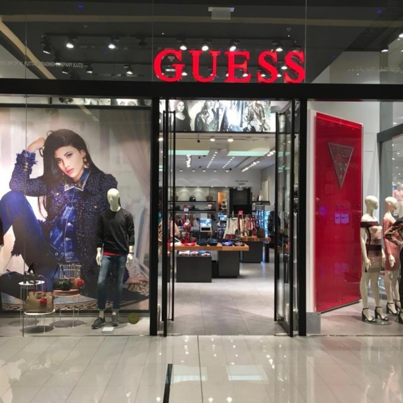 عبلة صوفي على إعلانات Guess