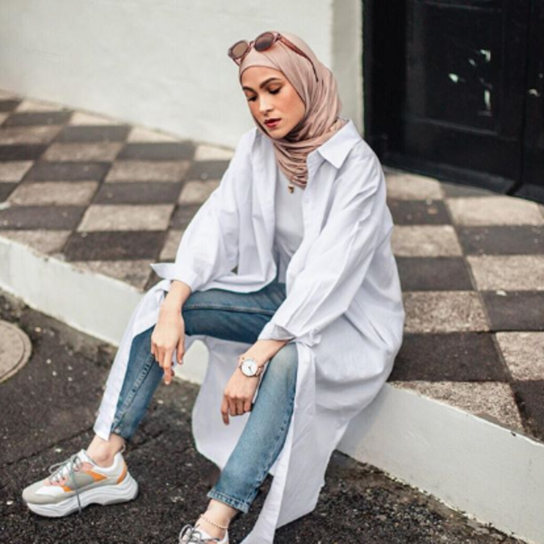 للمحجبات: نبيلة كريم بلفّات حجاب عصرية فما هي الطّريقة التي تليق بإطلالاتك؟