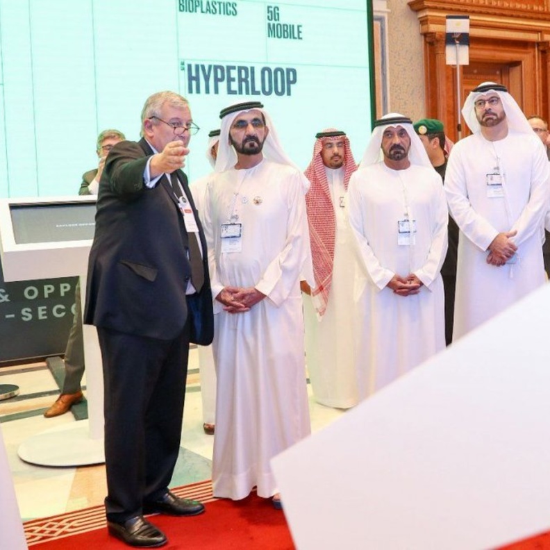 صاحب السمو الشيخ محمد بن راشد آل مكتوم نائب رئيس الدولة رئيس مجلس الوزراء خلال حضوره للمؤتمر