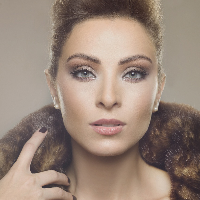 تعلم خطوات تطبيق مكياج ترابي ناعم