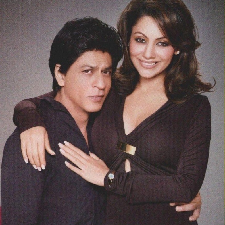 احتفل شاروخان وزوجته غوري خان بالذكرى السنوية 27 لزواجهما