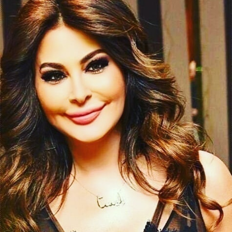 اليسا تحتفل بعيد ميلادها بأجواء وردية