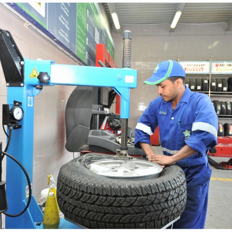  بعض الأجزاء في عضلات السيارة تتطلب تغيير الزيت بشكل منتظم مثل المساعدين وعلبة المقود