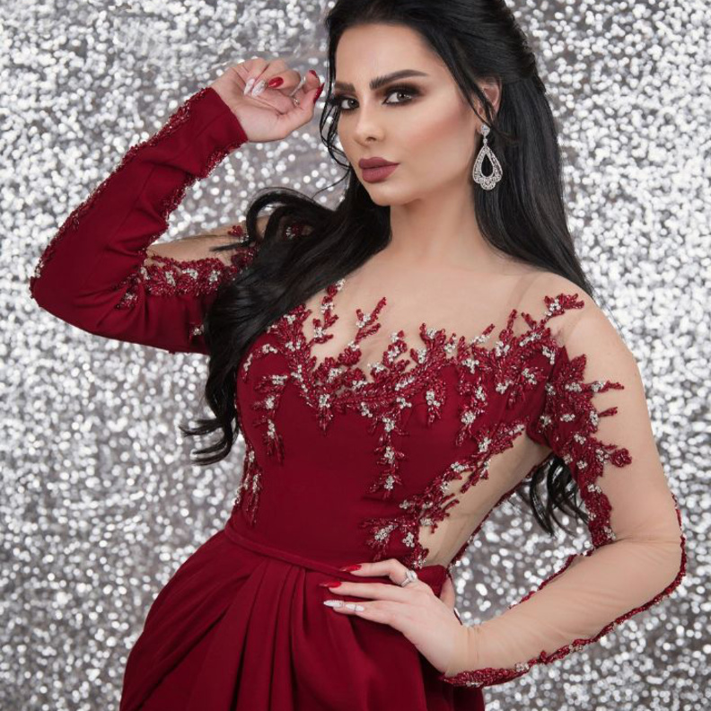 درة التونسية بفستان ازرق