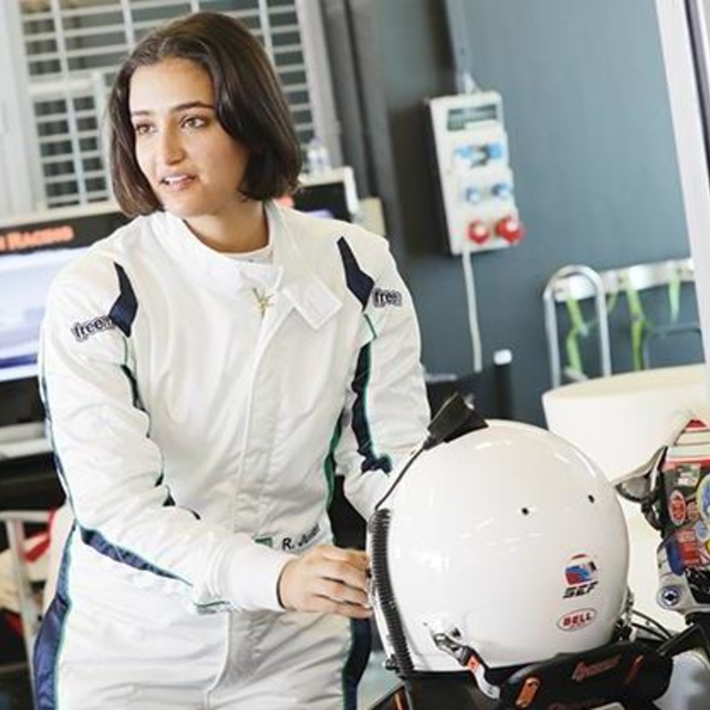 السائقة ريما الجفالي تحصل على مراكز متقدمة في سباق سيارات أبوظبي