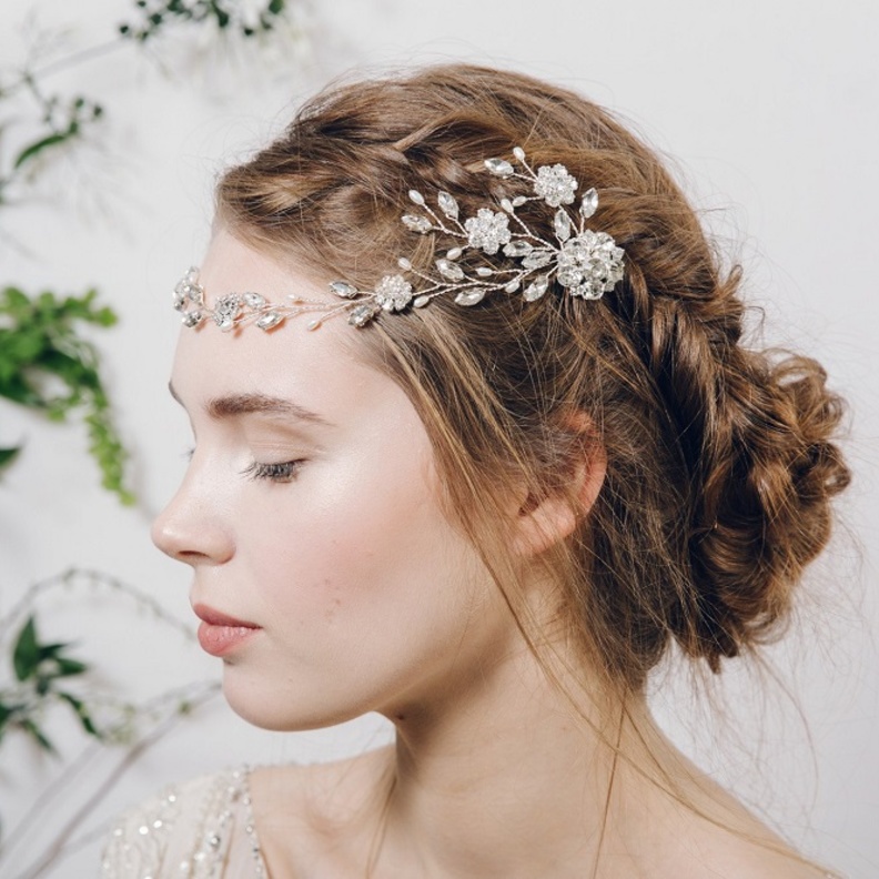 اختاري اكسسوار اللؤلؤ مع الكريستال في حفل زفافك