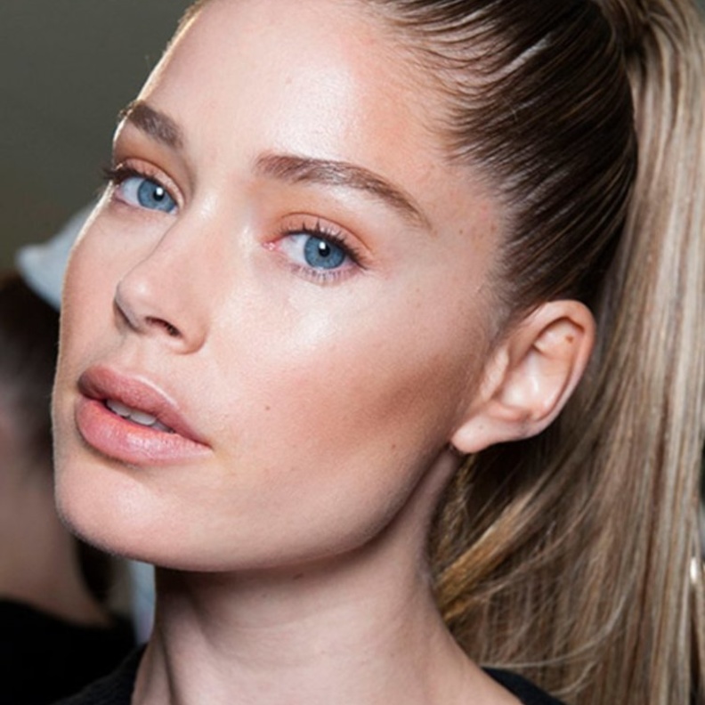 حجم العيون قبل وبعد المسكارا