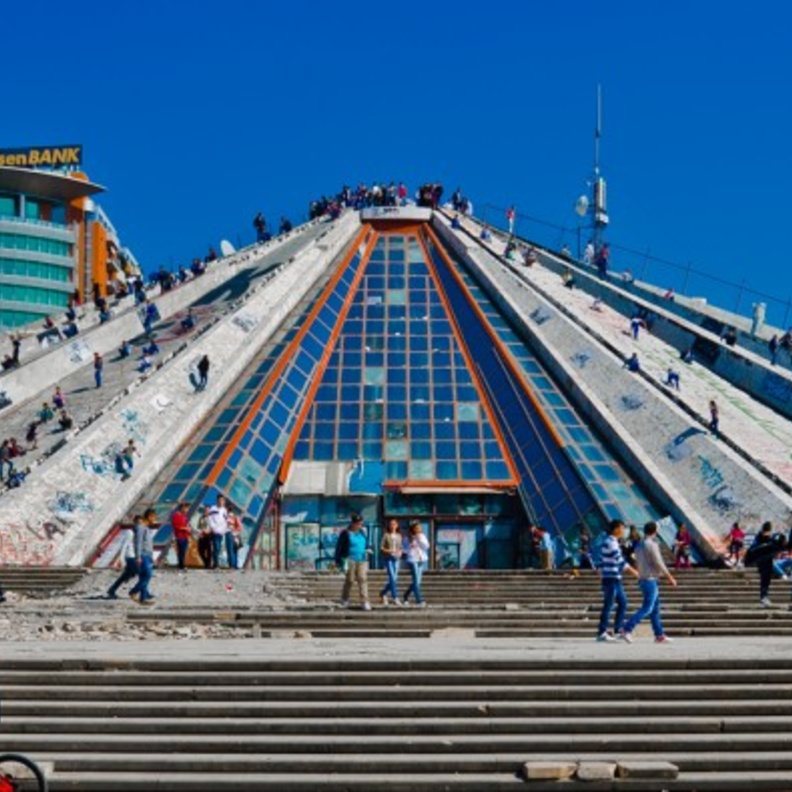 العاصمة الالبانية تيرانا