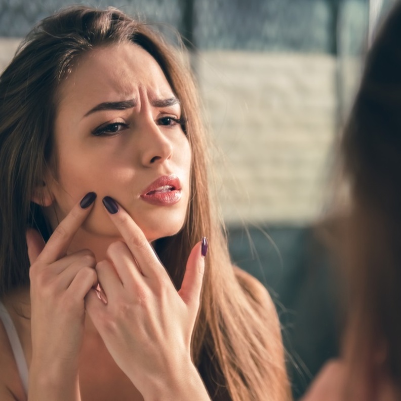 اعراض واسباب الدمامل ؟