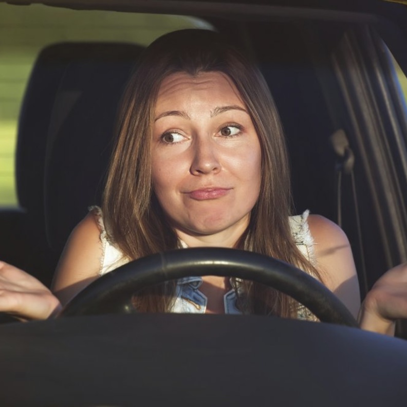 السائق المتباطئ صاحب السيارة الكبيرة