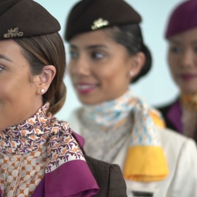 الاتحاد للطيران تحتفل بالذكرى السنوية الـ15 لتأسيسها.. وتعاون مميّز مع ديان فون فورستنبرغ