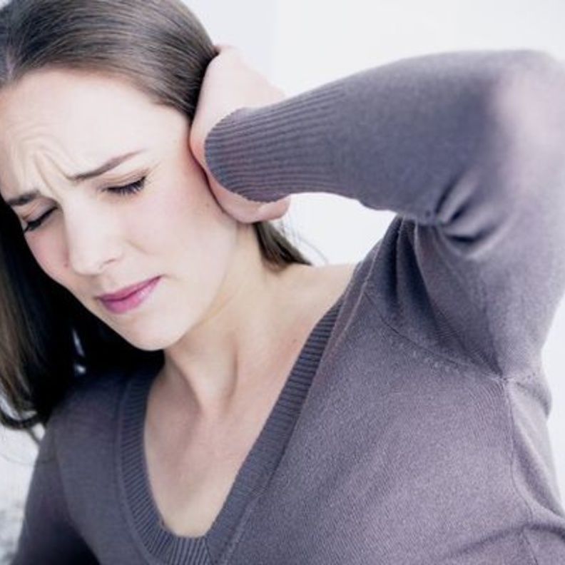 علاج الأذن المسدودة في المنزل يتم فقط عند دخول الماء