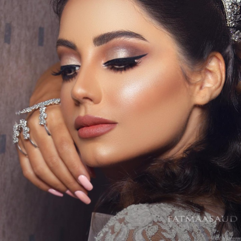 من مكياج الميك اب ارتست فاطمة سعود