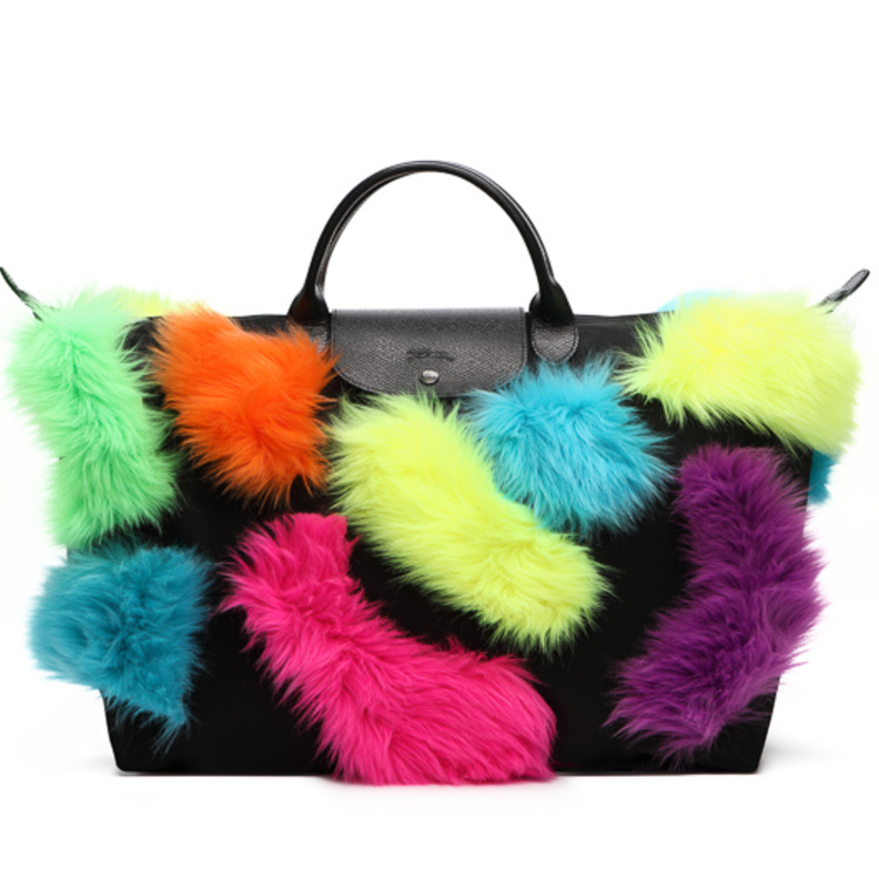 عمل جيريمي سكوت بكل سرور على تحديث حقيبة Neon من تعاونه في شتاء 2018 مع لونشان Longchamp