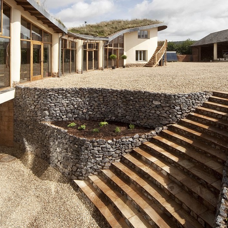 كيفين مكلود يتفقد المنزل بعد 5 سنوات من زيارته الأولى