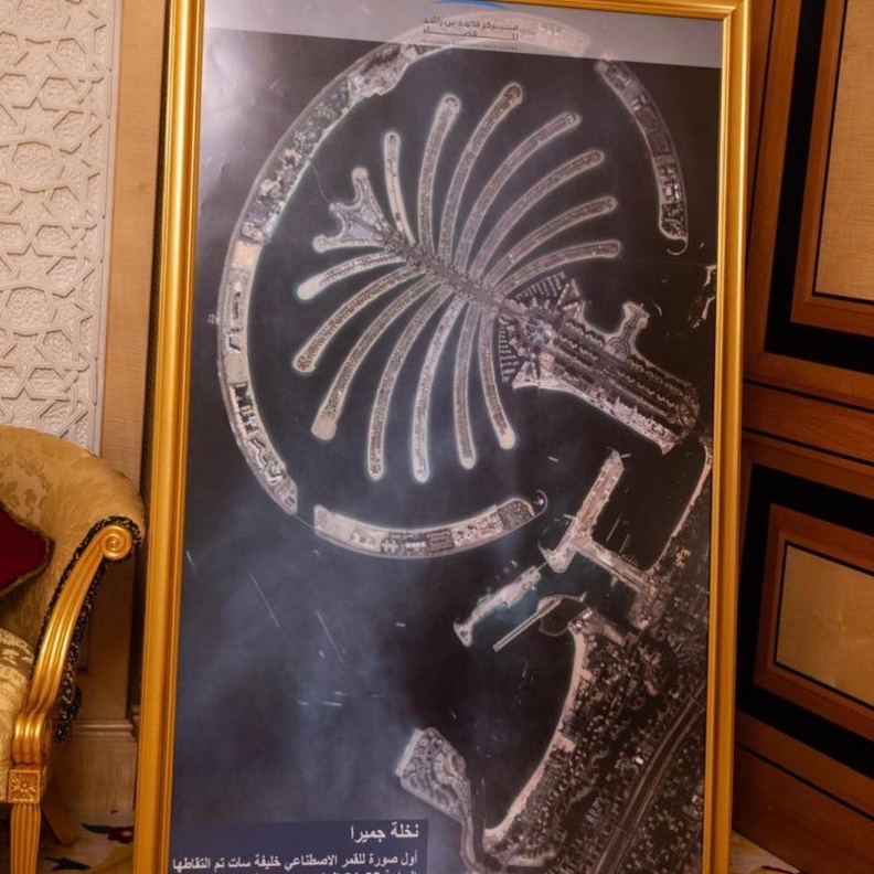 أول صورة لخليفة سات من الفضاء كانت لنخلة جميرا