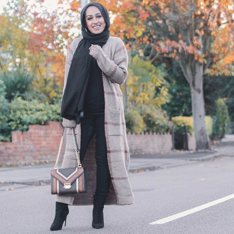 ارتدي كنزة بخامة شتوية كعباية عصرية وأنيقة
