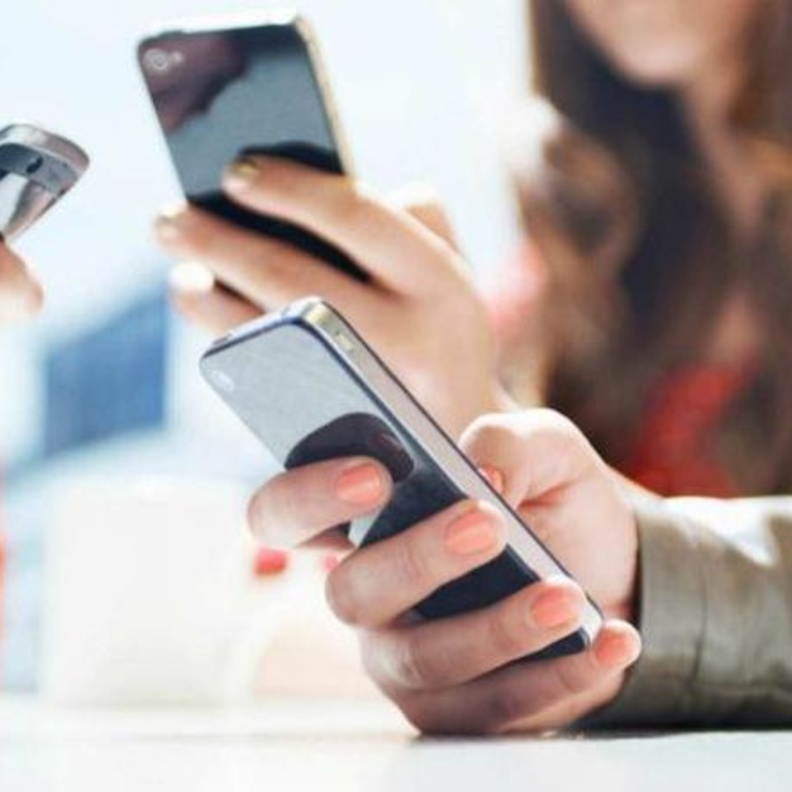  الافراط في استخدام الهواتف المحمولة خطر على الصحة