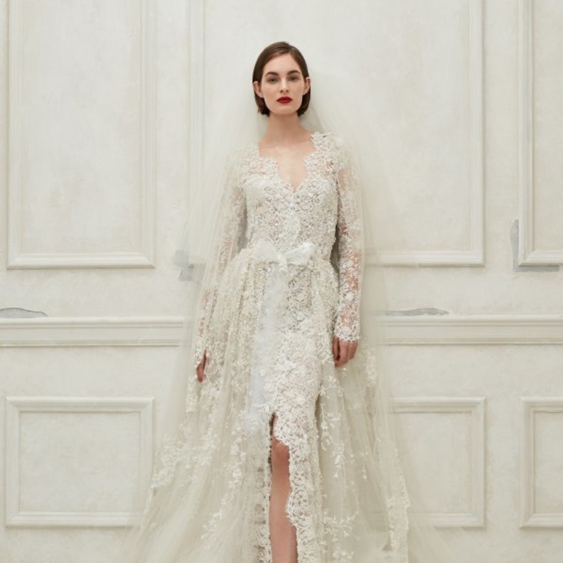 فستان زفاف قصير من اوسكار دي لارنتا 