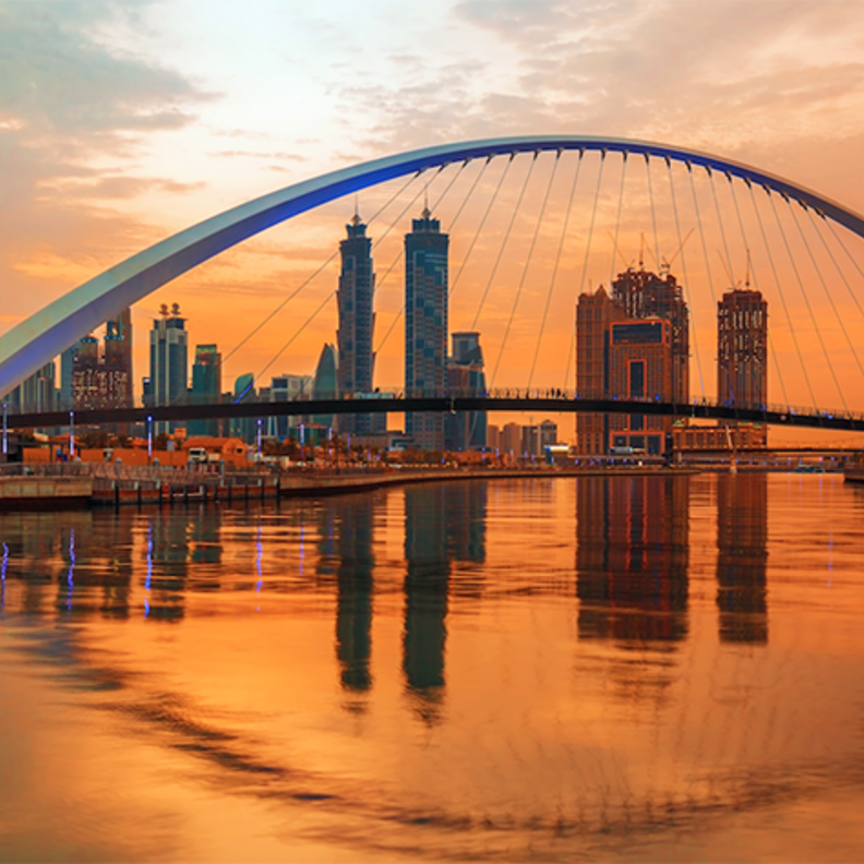 طرق دبي : تعمل على مراجعة أسعار رسوم النقل البحري في قناة دبي المائية