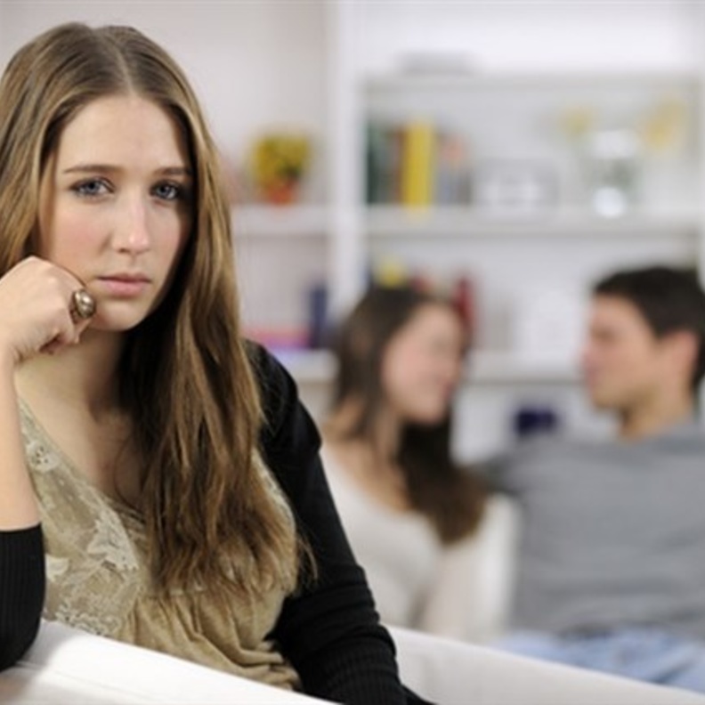 علامات خيانة الخطيب لخطيبته