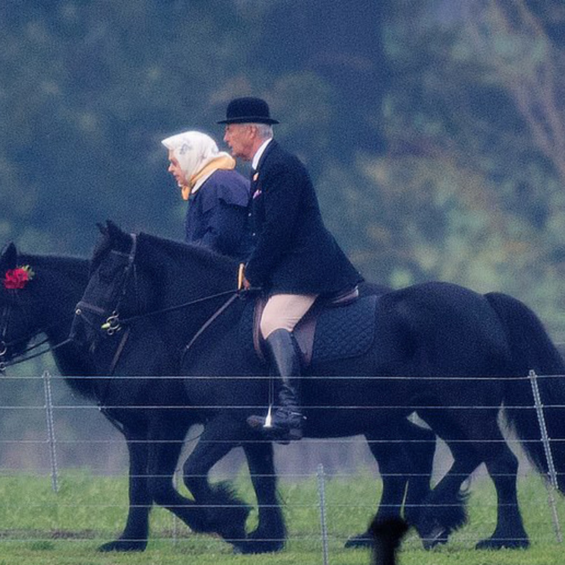 الأمير فيليب وملكة بريطانيا يذهبان في جولة صباحية في وندسور