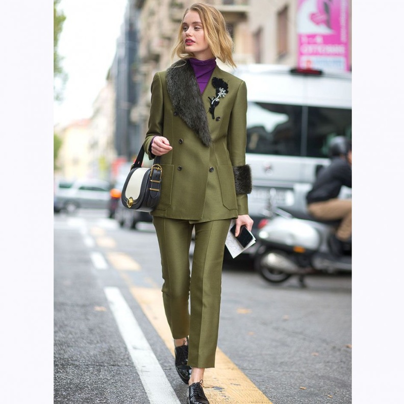 تنسيقات شبابية لافتة في السترات باللون الزيتي نسقيها هذا الموسم.