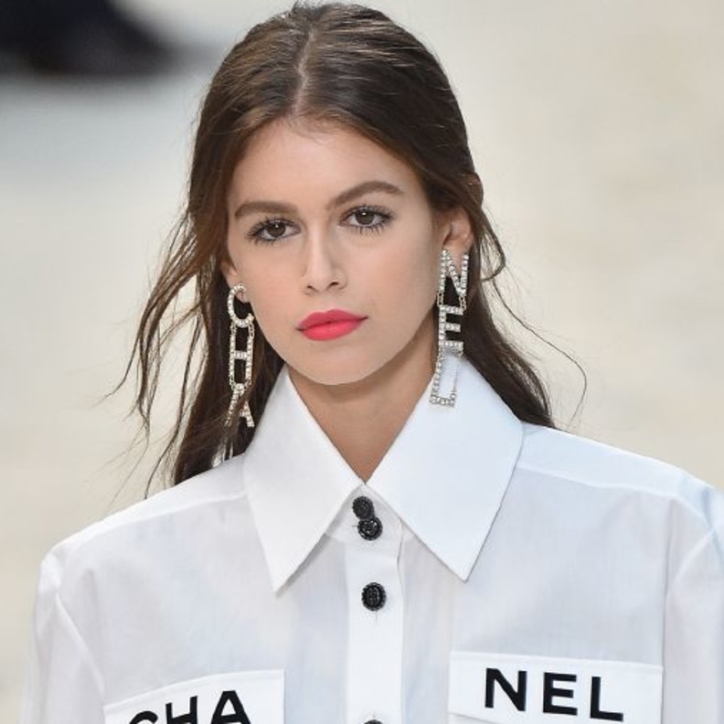 مكياج عيون مشرق من كايا غيربر KAIA GERBER 