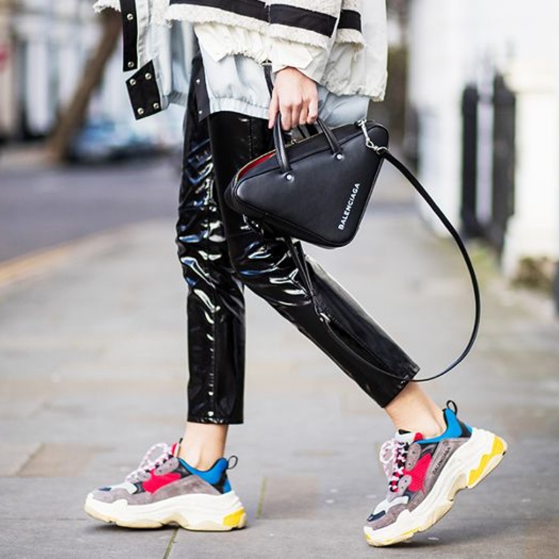 موضة أحذية السنيكرز الرياضية الملونة