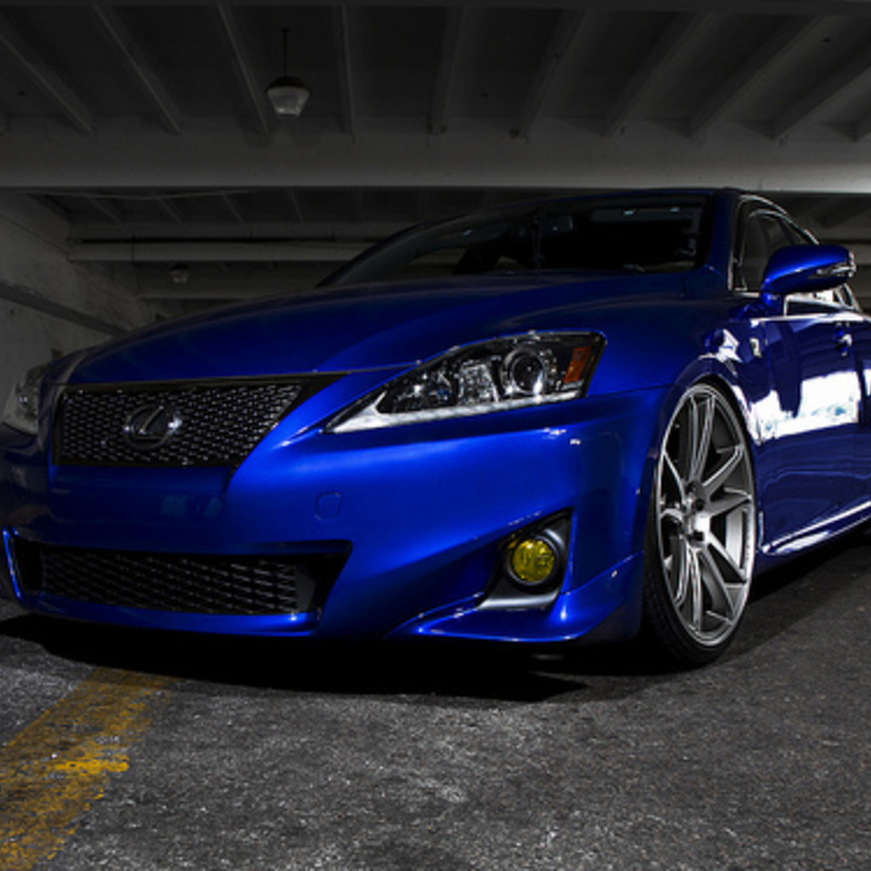 التقليل من معدل تسارع السيارة