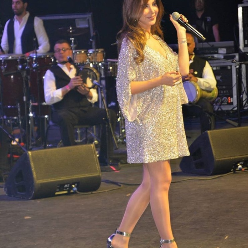 صورة أخرى للفستان الذي اعتمدته نانسي في الحفل في لاس فيغاس