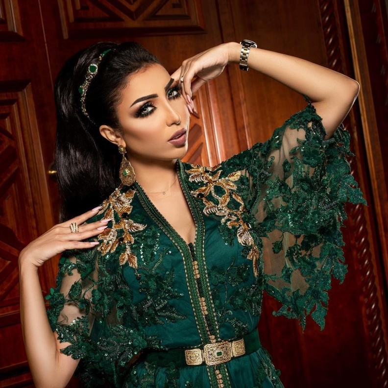 دنيا بطمة تحتفل مع ابنتها بالمسيرة الخضراء