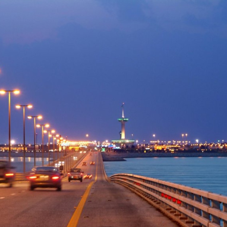 تدشين خدمة سعودية جديدة للمسافرين على جسر الملك فهد