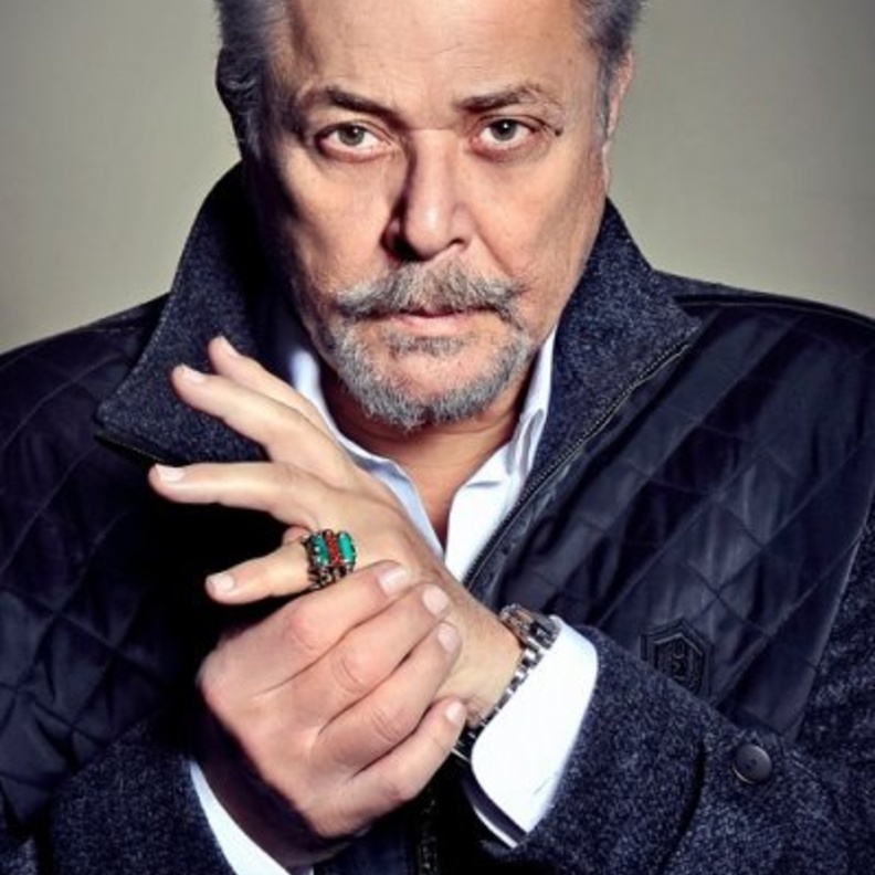 اليوم ذكرى وفاة محمود عبد العزيز